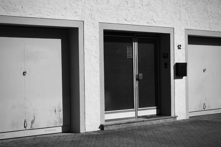Guide: Garage door spring replacement cost in Bakersfield in Bakersfield, CA