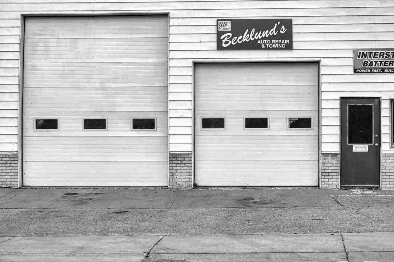 Garage Door Window Installation in Bakersfield — When Bakersfield Homeowners Add Windows